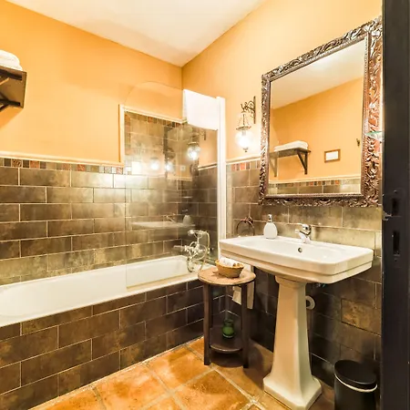 Family Al- Ana Marbella 에스테포나