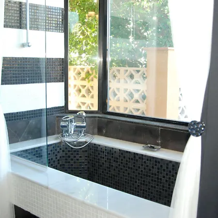 Family Al- Ana Marbella 호텔 에스테포나